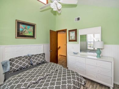 Only 50 yards to the beach from this Anna Maria Rental !!